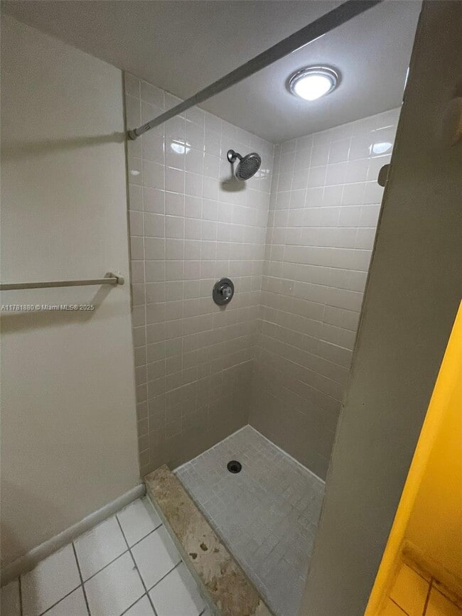 Building Photo - 726 7th Way