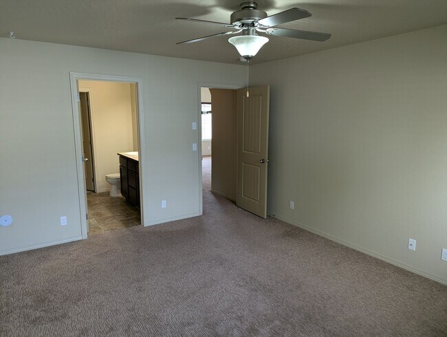 Building Photo - 7290 N Bandon Ln