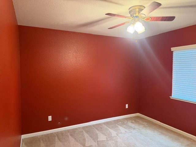 Building Photo - 4 bedroom 2.5 baths: formal living/dining