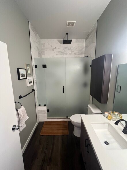 Building Photo - 1521 Central St