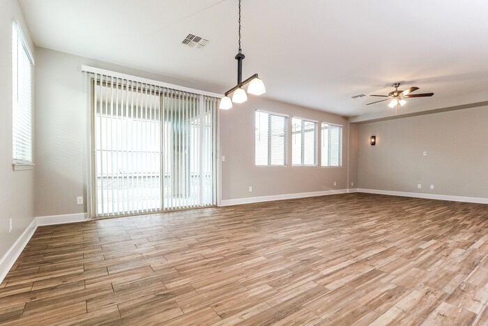 Building Photo - 15862 W Desert Hills Dr