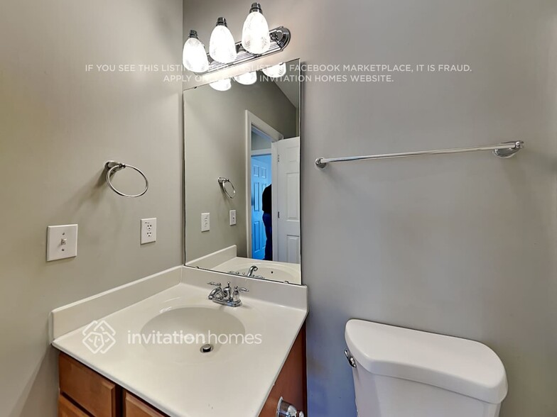 Building Photo - 1001 Crystal Water Dr