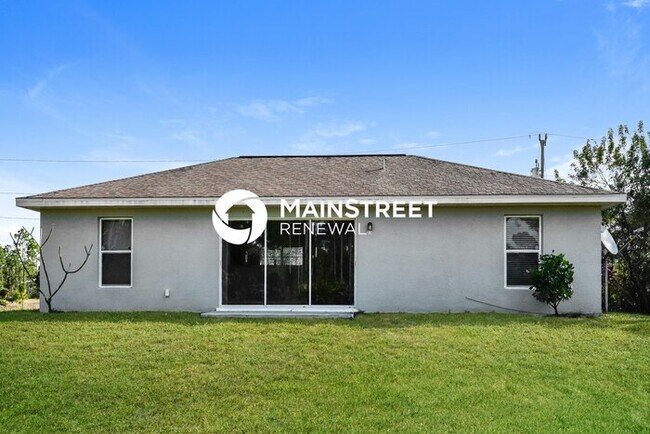 Building Photo - 3 Bedroom Pet-Friendly Home in Lehigh Acre...