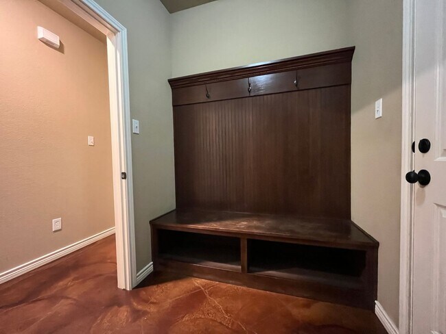 Building Photo - 4 Bedroom Single Family Home:  Available Now!