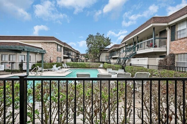 Building Photo - 845 Augusta Dr