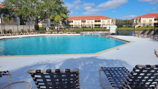 Building Photo - Seasonal/short term only 2/2 ground floor condo downtown Sarasota at Villagio!
