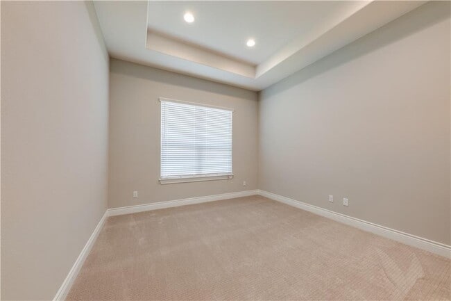 Building Photo - 705 Campino Dr