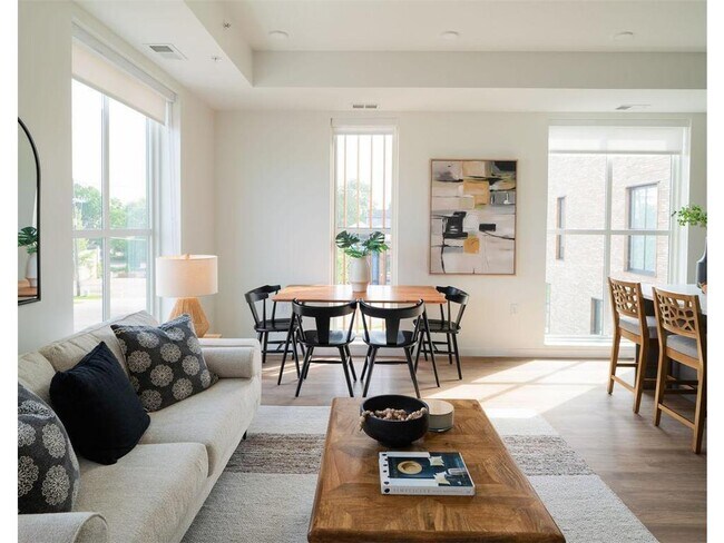 Building Photo - 182 West Dr