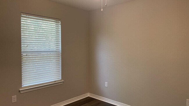 Building Photo - 10881 Chippewa Way