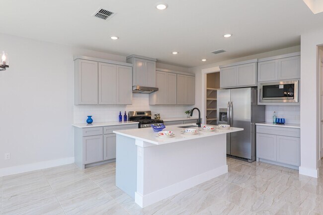 Building Photo - 1008 True Patriot Dr
