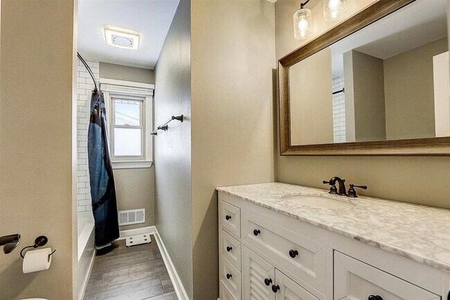 Building Photo - Updated Brookfield 4 bedroom home