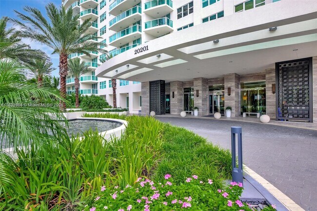 Building Photo - 20201 E Country Club Dr