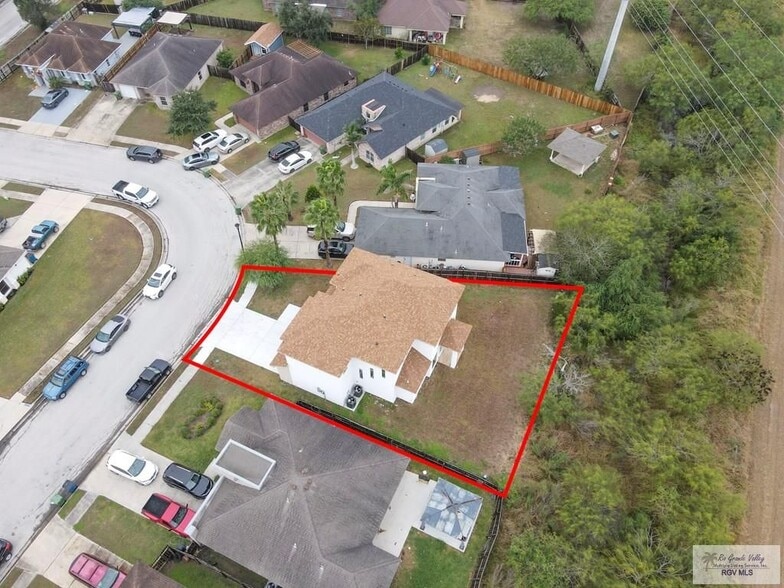 Building Photo - 3330 Calle Bolivia