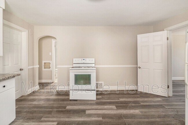 Building Photo - 8161 Bliss St