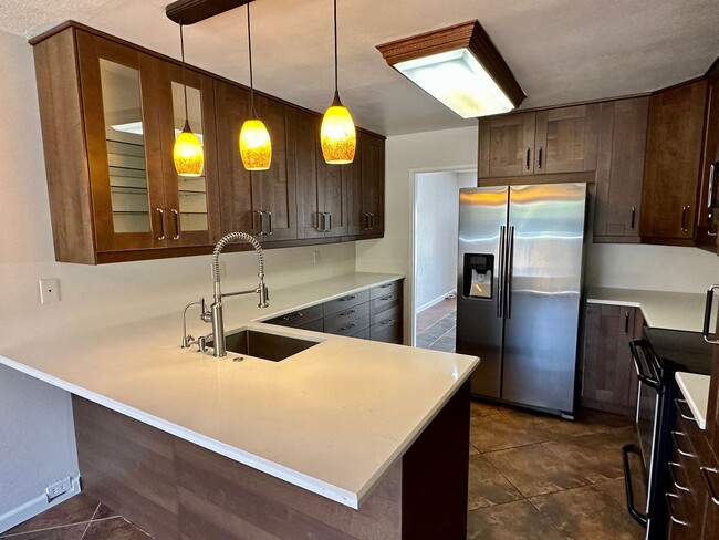 Building Photo - Spacious, Upgraded, 3 Bedroom 2.5 Bath Con...