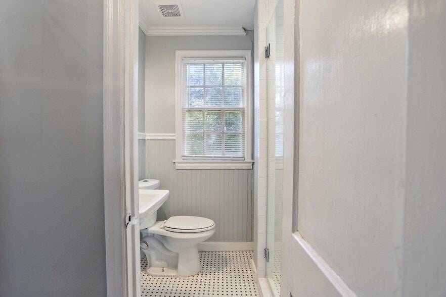 Building Photo - 1923 New Mexico St