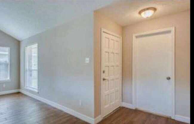 Building Photo - 15827 Roxton Ridge Dr