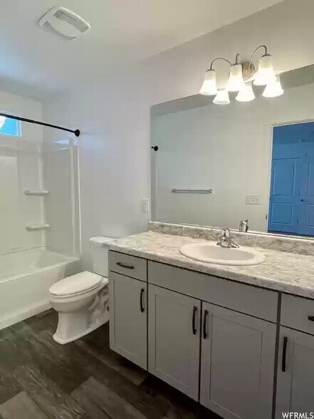 Master bathroom - 14937 S Messi St