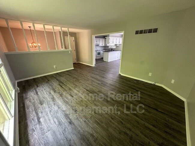 Building Photo - 209 NW Highland Ln