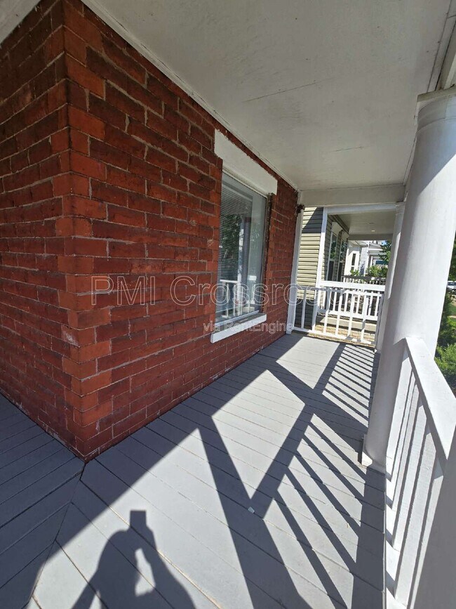 Building Photo - 153 S Cypress Ave