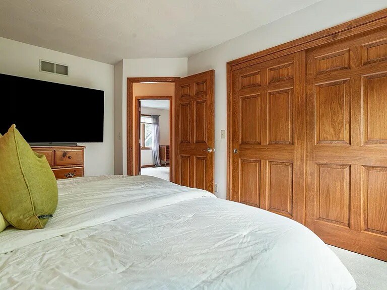 Building Photo - 7832 Country Brook Ln