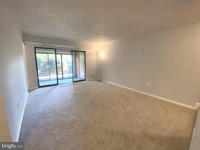 Building Photo - 10218 Bushman Dr