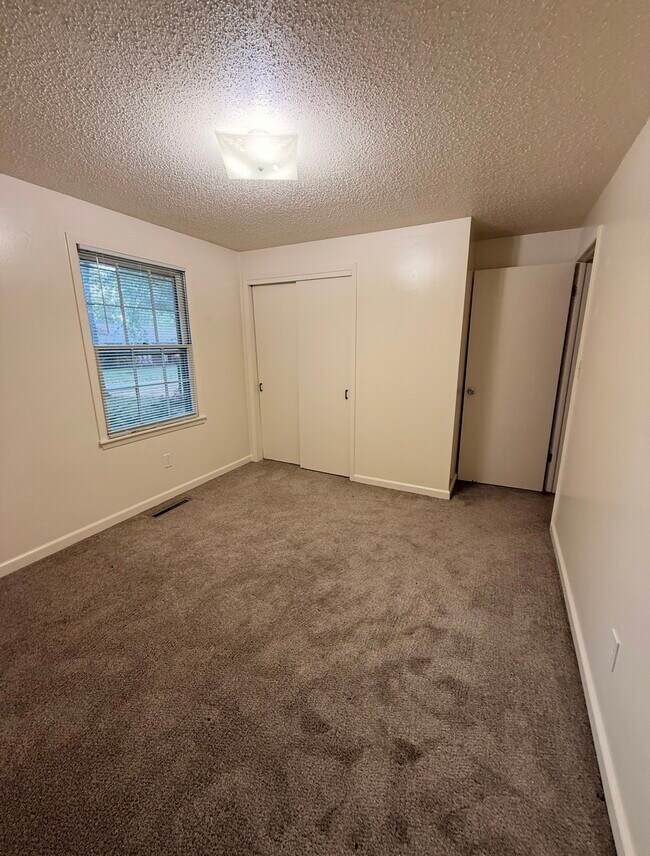 Building Photo - 2837 E Monroe Terrace