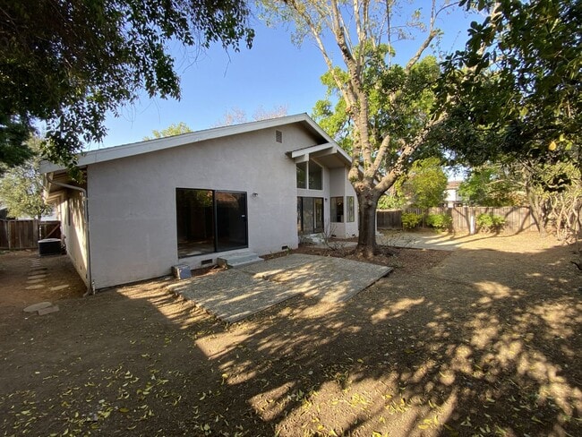 Building Photo - ALMADEN VALLEY - Spacious single story home with fenced yard, great location