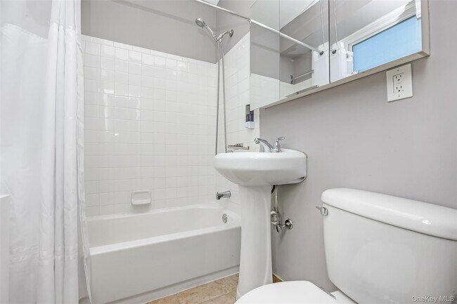 Building Photo - 312 Ellington Ave E