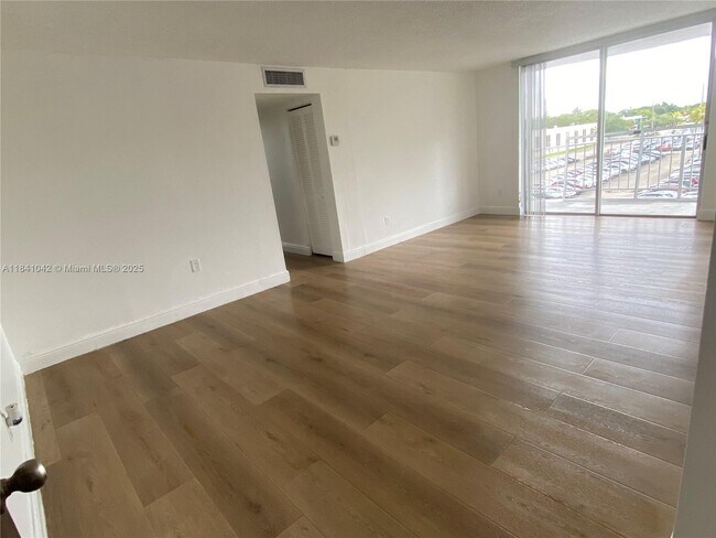 Building Photo - 488 NW 165th St