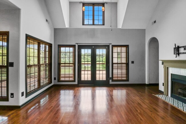 Building Photo - 869 E Accipiter Cir