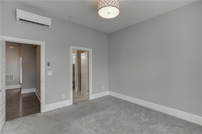 Building Photo - 456 Parkway Dr NE