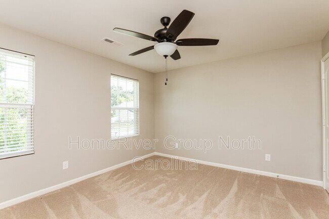 Building Photo - 213 Valerie Dr