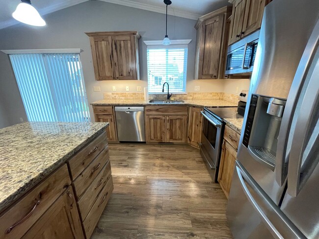 Building Photo - 3 bedroom 2 bathroom home located in Rathdrum