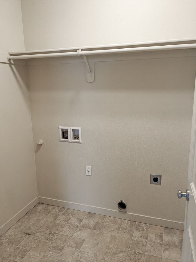 Building Photo - 958 Harbour Ln NE