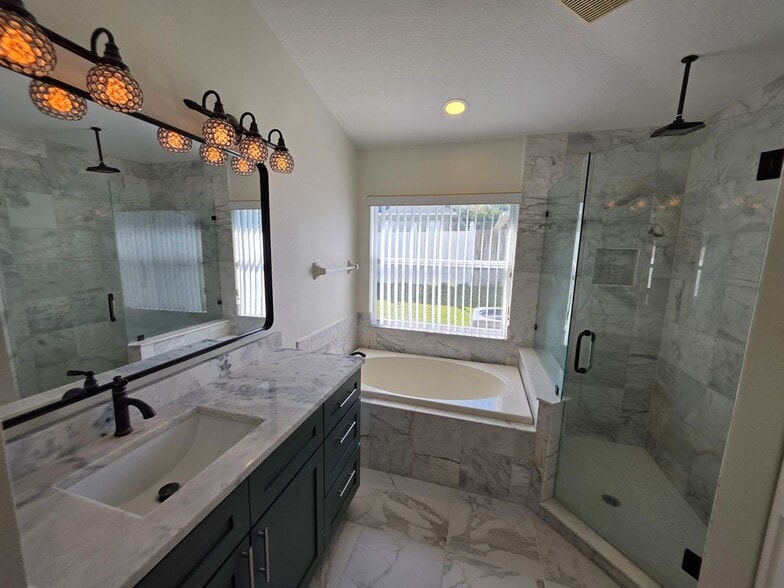 Building Photo - 730 Straw Lake Dr