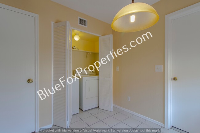 Building Photo - 8421 E Corinthian Dr