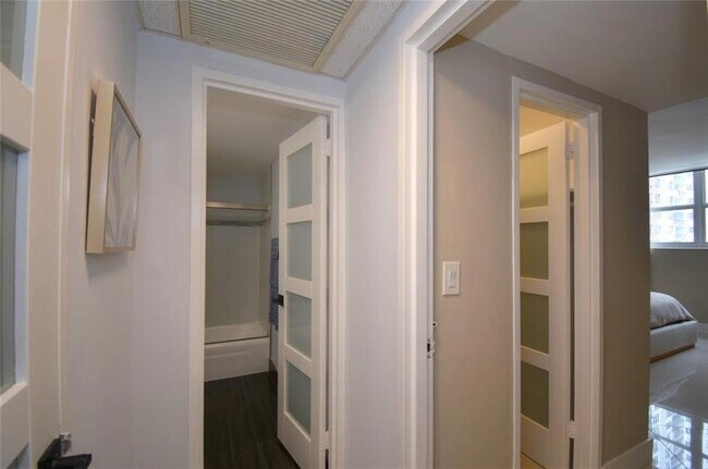 Building Photo - 4250 Galt Ocean Dr