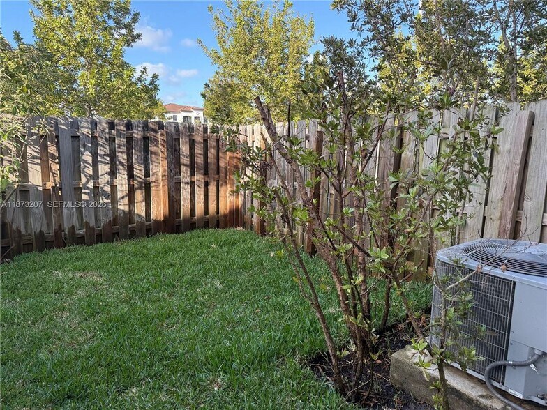 Building Photo - 607 NE 208th Terrace