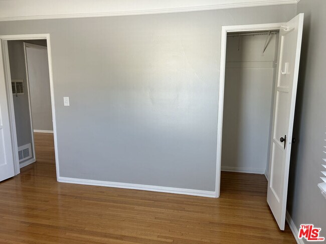 Building Photo - 4054 Madison Ave