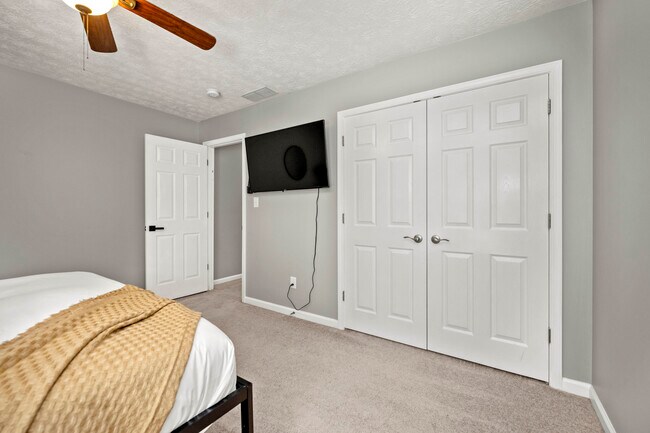 Building Photo - 4016 Kenesaw Dr