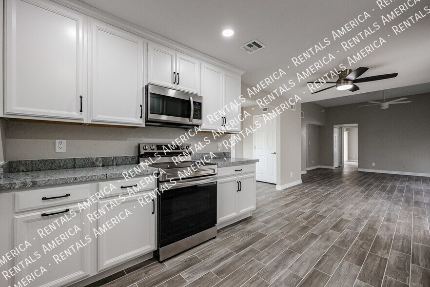 Building Photo - 16927 E Sabinas Dr