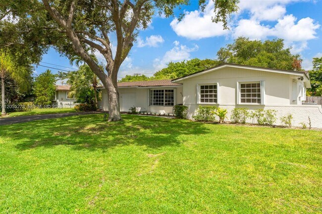 Building Photo - 9121 Ridgeland Dr