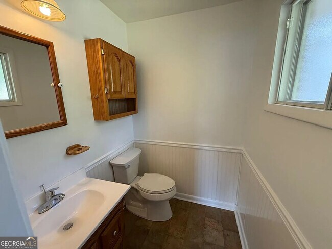 Building Photo - 849 Pineshadow Ln