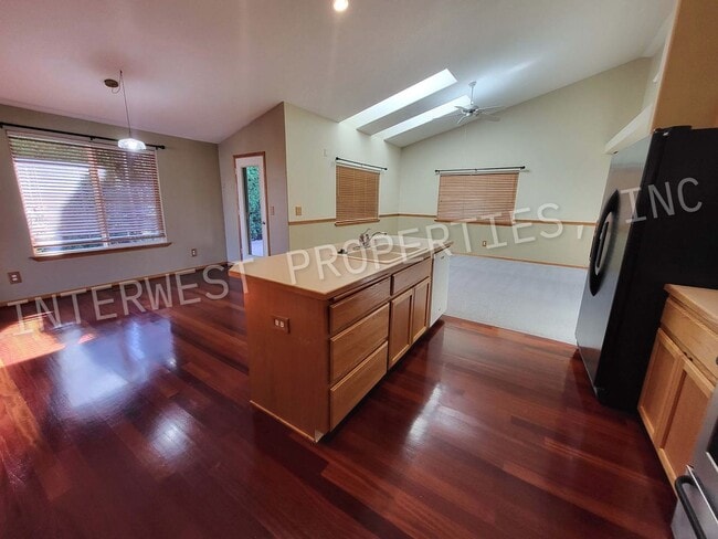 Building Photo - Spacious 3Bd Ba Ranch Style Home With A/C,...