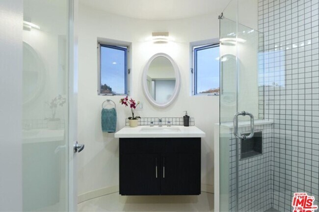 Building Photo - 3624 Avenida Del Sol