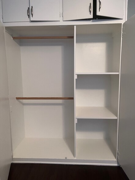 Closet organizer - 11346 Califa St