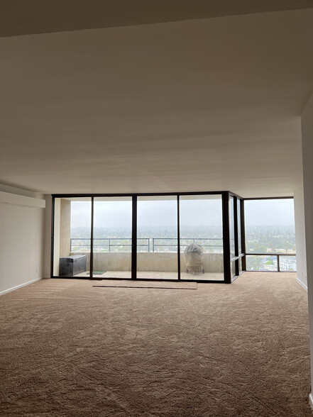 Building Photo - 4337 Marina City Dr