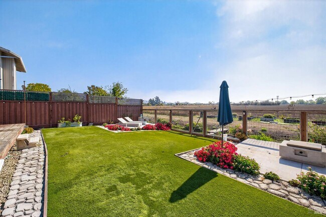 Building Photo - 1567 Gretchen Ct