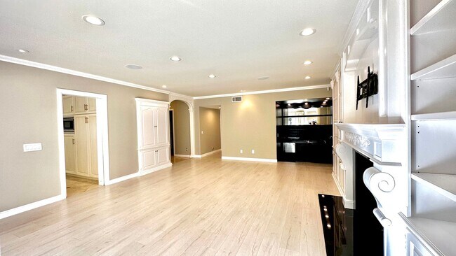 Building Photo - ABSOLUTELY STUNNING ENTERTAINER HOME (4 be...